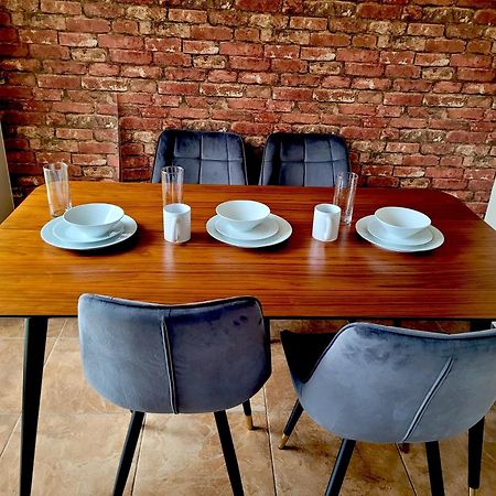 Glasgow Central - Entire House - Free Parking , Free Super Fast Wifi , Private Garden & Parking Security Eksteriør billede