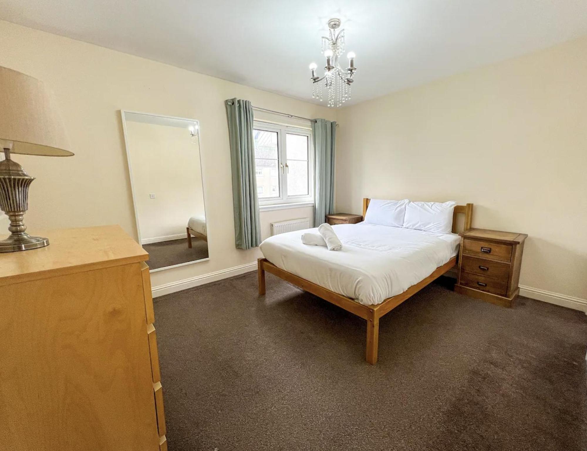 Glasgow Central - Entire House - Free Parking , Free Super Fast Wifi , Private Garden & Parking Security Eksteriør billede