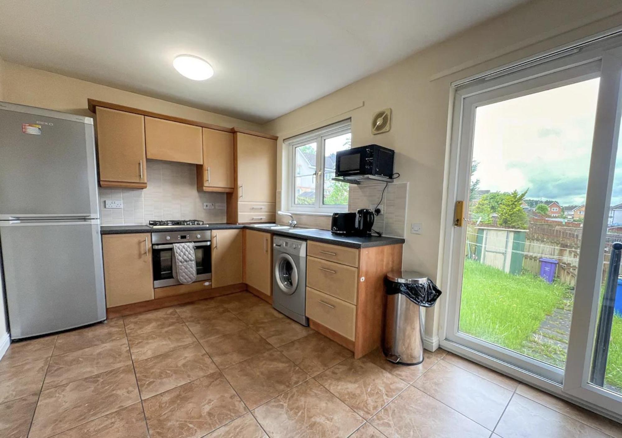 Glasgow Central - Entire House - Free Parking , Free Super Fast Wifi , Private Garden & Parking Security Eksteriør billede